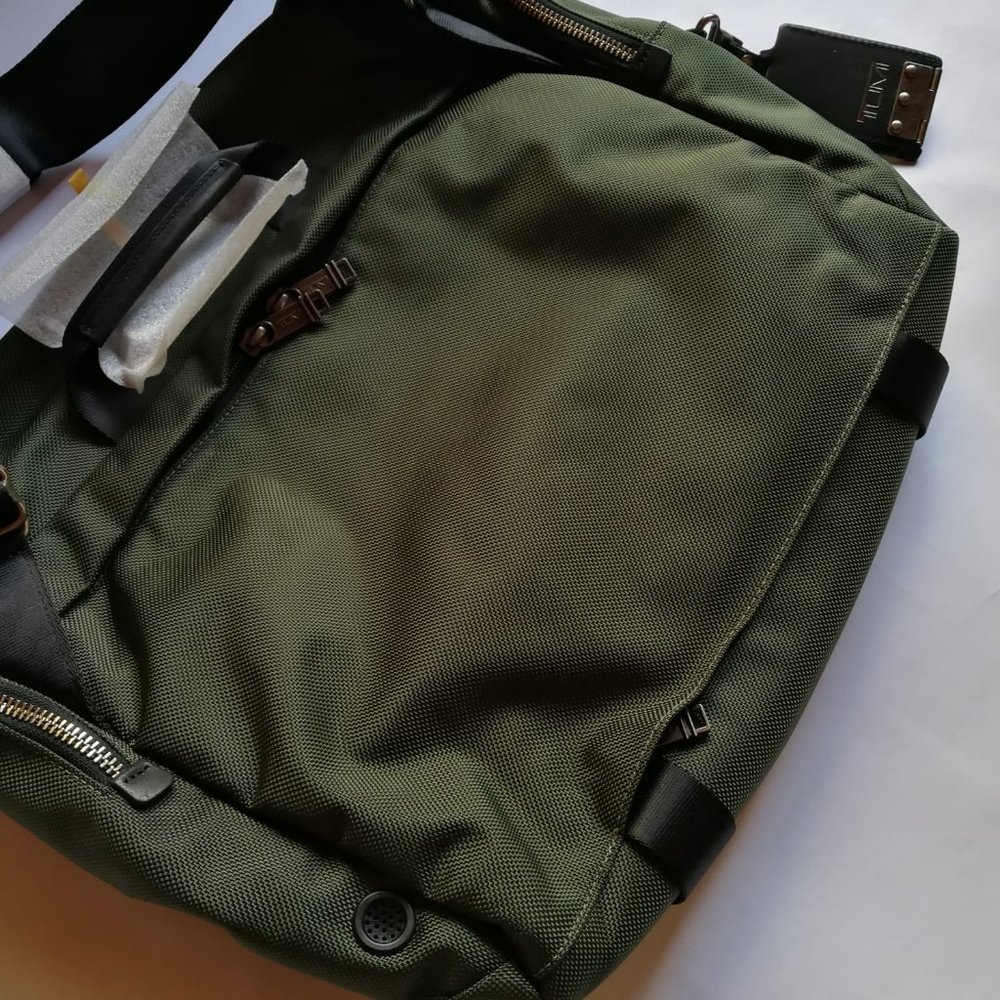 Tumi Alpha Bravo Benning Deluxe Messenger - Green & Orange - Picture 3 of 10